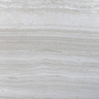 Striscia lunga di legno bianca 30mm parete e mattonelle del marmo del pavimento