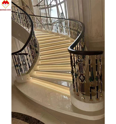 Moderno anti-slip marmo beige waterjet gradini e trampolini per ville scala a spirale