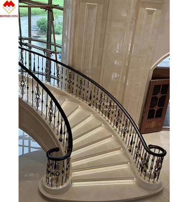Moderno anti-slip marmo beige waterjet gradini e trampolini per ville scala a spirale