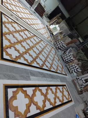 Tappeto a getto d'acqua in marmo bianco e giallo in stile di design moderno per villa in soggiorno