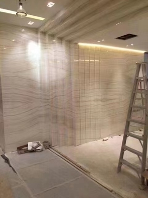 Componente di lavanderia interna Traslucida Veina d'oro bianco Legno Look Onyx Slab di marmo per piastrelle di parete e pavimento