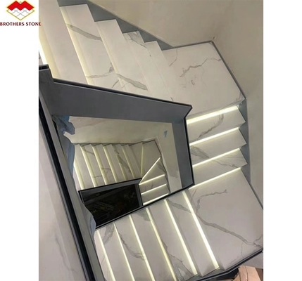 Moderno stile di design Scala dritta Scala di marmo artificiale di lusso personalizzata
