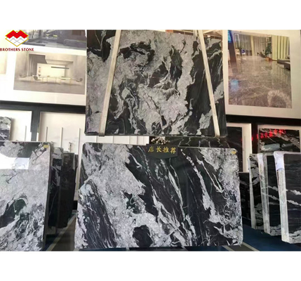 Finitura superficiale dell' hotel in marmo nero Fendy italiano lucidato con piastrelle bianche