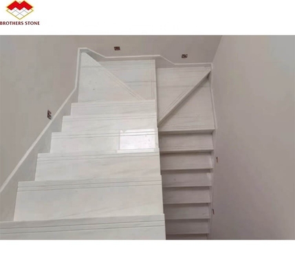 Villa all'interno Moderne scale in pietra naturale progettazione per gradini dritti lucidati