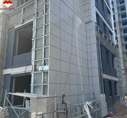 Modern Flamed Chinese Grey Granite Stone Veneer tagliato su misura per rivestimenti esterni