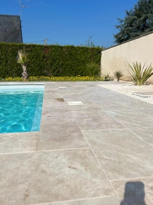 Stile di design moderno piastrelle di pietra travertina argento naturale piastrelle di piattaforma avorio per pavimenti piscina