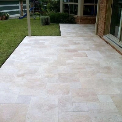 Stile di design moderno piastrelle di pietra travertina argento naturale piastrelle di piattaforma avorio per pavimenti piscina