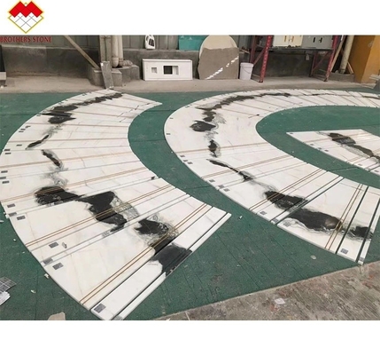 Scalinata a spirale in pietra naturale con luce a LED e design antiscivolo