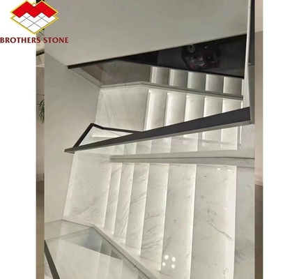 Moderne scale in marmo bianco lucidato piastrelle tagliate a misura pietra naturale per l'arredamento