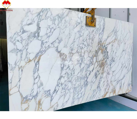 Pareti e pavimenti di design moderno tavolino in marmo bianco neve con vene marroni