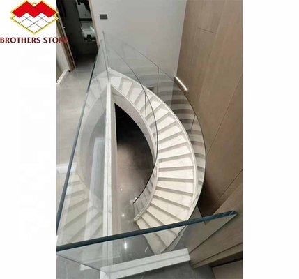 Scale a spirale in marmo naturale con gradini lucidati e in stile moderno