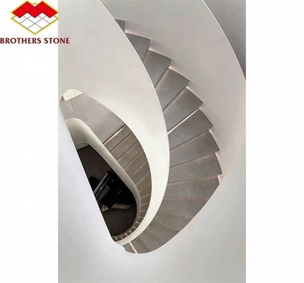 Scale a spirale in marmo naturale con gradini lucidati e in stile moderno