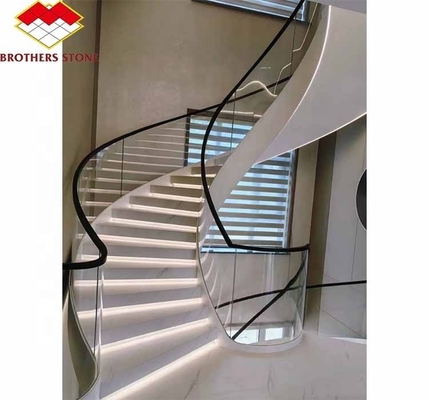 Scale a spirale in marmo naturale con gradini lucidati e in stile moderno