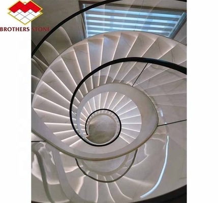 Scale a spirale in marmo naturale con gradini lucidati e in stile moderno