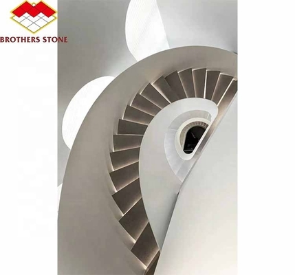 Scale a spirale in marmo naturale con gradini lucidati e in stile moderno