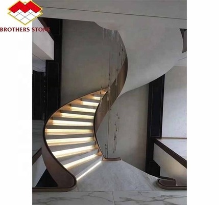 Scala di marmo interna dell'hotel con design curvo a spirale moderno e opzione di taglio a misura