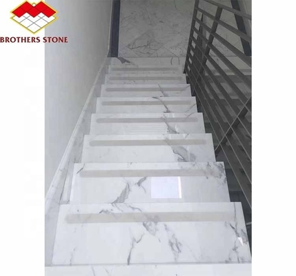 Moderno design per interni, scalinata, rialzatore di gradini, materiale in pietra naturale lucidato per interni