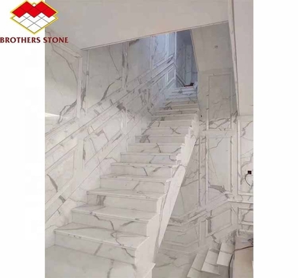 Moderno design per interni, scalinata, rialzatore di gradini, materiale in pietra naturale lucidato per interni