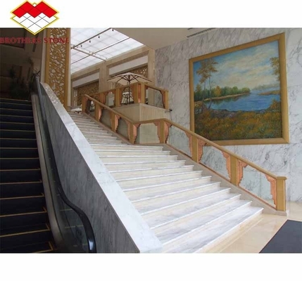 Moderno design per interni, scalinata, rialzatore di gradini, materiale in pietra naturale lucidato per interni