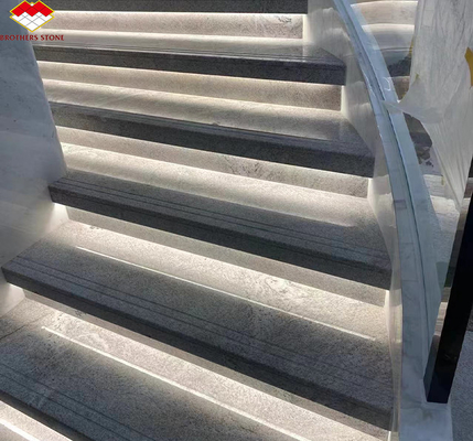 Moderne lastre di granito bianco di Calacatta per la progettazione di scale e muri interni