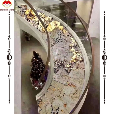 Moderna scala interna personalizzata in marmo a getto d'acqua Arco di design per interni di casa