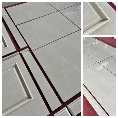 Pannello di muro in marmo beige chiaro e colonna di intaglio in marmo per il display di sfondo moderno