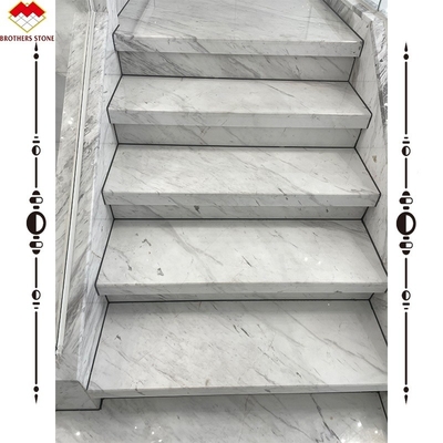 Facile da installare Scala di marmo di pietra bianca di lusso Volakas per la decorazione degli hotel
