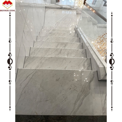 Facile da installare Scala di marmo di pietra bianca di lusso Volakas per la decorazione degli hotel