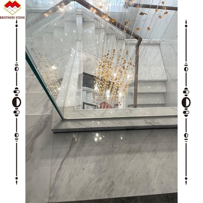 Facile da installare Scala di marmo di pietra bianca di lusso Volakas per la decorazione degli hotel
