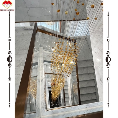 Facile da installare Scala di marmo di pietra bianca di lusso Volakas per la decorazione degli hotel