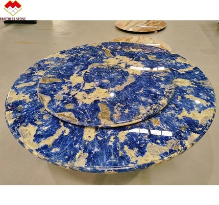 Moderno tavolo da pranzo in marmo di calcite con vasca di pietra blu boliviana traslucida