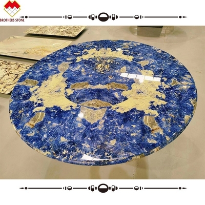 Moderno tavolo da pranzo in marmo di calcite con vasca di pietra blu boliviana traslucida