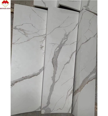 Bianco Nero Grigio Oro Personalizzato lucido Calacatta Marmo Guarda Porcellana Piastrelle Scale