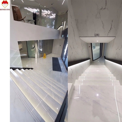 Dimensioni personalizzate Interior design europeo Marmo bianco intagliato Scale pedane e leviatrici