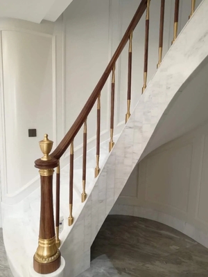 Dimensioni personalizzate Interior design europeo Marmo bianco intagliato Scale pedane e leviatrici