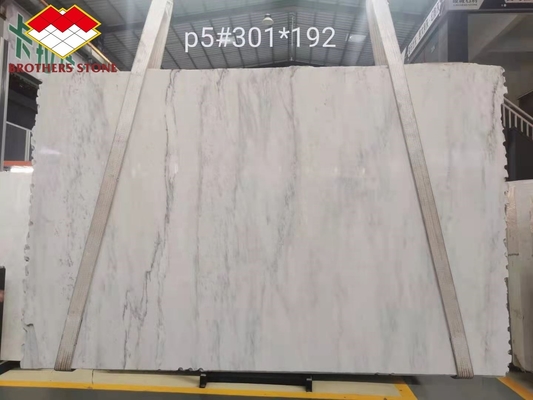 Dimensioni personalizzate Interior design europeo Marmo bianco intagliato Scale pedane e leviatrici