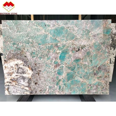 Piastrelle e pavimenti in marmo, lastre di pietra di quarzito verde amazzonica brasiliana per Villa Island