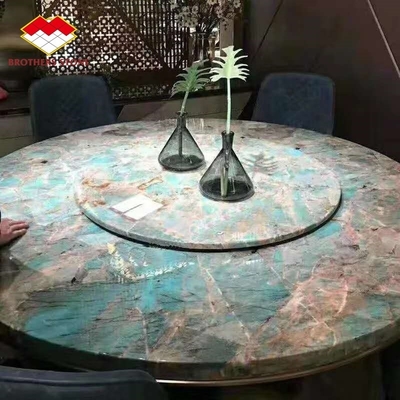 Piastrelle e pavimenti in marmo, lastre di pietra di quarzito verde amazzonica brasiliana per Villa Island
