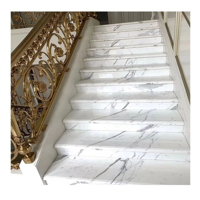 Alta lucidatura di design moderno Calacatta Scale e gradini in marmo bianco per villa interna