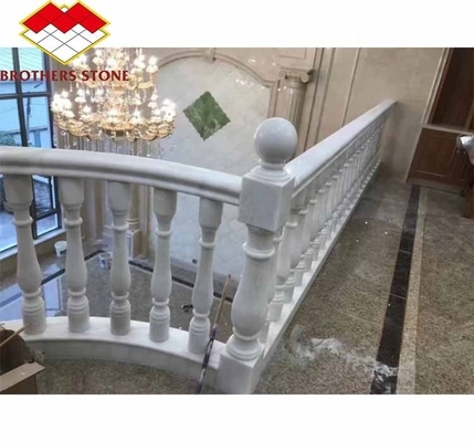 Pavimento a gradino montato balustrada in marmo bianco e balustrada in marmo bianco