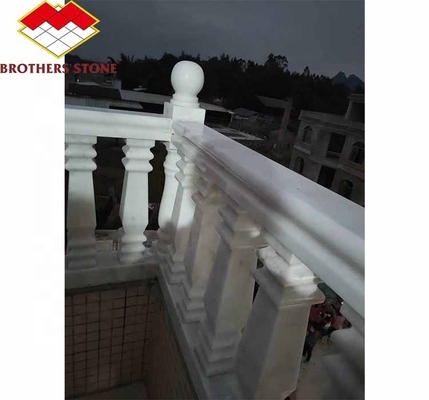 Superficie lucidata Colonna di maniglia finita per decorazioni domestiche in Guangxi Marmo bianco