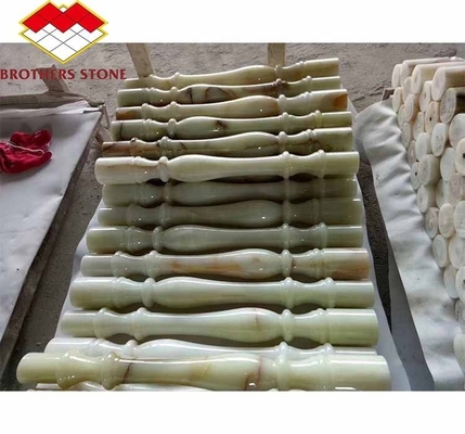 Maniglia in marmo di onice bianco e verde per scala Colonna di balaustrade lucide moderne