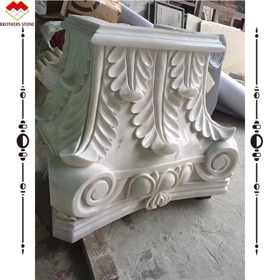Colonna quadrata di marmo scolpita a mano Capitale per decorazioni di pilastri di marmo di design occidentale