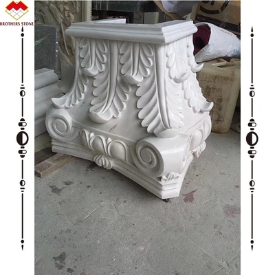 Colonna quadrata di marmo scolpita a mano Capitale per decorazioni di pilastri di marmo di design occidentale