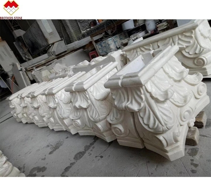 Colonna quadrata di marmo scolpita a mano Capitale per decorazioni di pilastri di marmo di design occidentale
