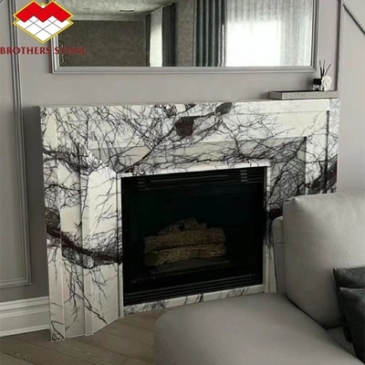 Camino interno profumato di prugne di neve circondato da pietra in stile francese ad arco per case di York