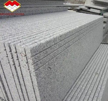 Pavimenti in granito naturale, pietra di design moderno, scale galleggianti rettilinee, tagliate a misura
