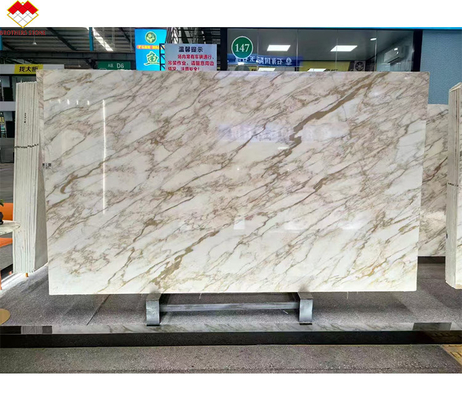 Forma di pietra Grande lastra Unico Veina d'oro Calacatta Marmo d'oro per rivestimento murale alberghiero