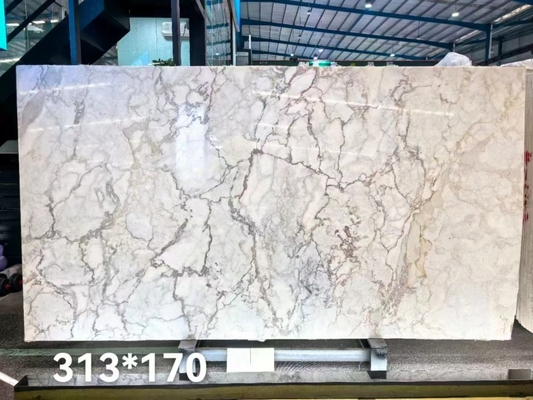 Forma di pietra Grande lastra Unico Veina d'oro Calacatta Marmo d'oro per rivestimento murale alberghiero