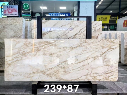 Forma di pietra Grande lastra Unico Veina d'oro Calacatta Marmo d'oro per rivestimento murale alberghiero
